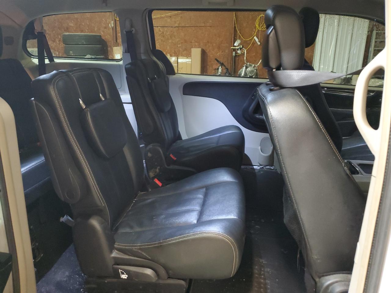 2016 Chrysler Town & Country VIN 2C4RC1BG4GR212642 Copart auction photo, front end damage thumbnail 11