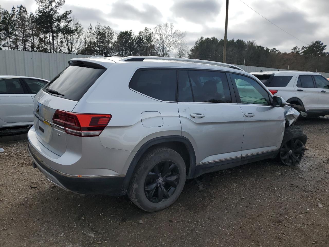 2018 Volkswagen Atlas VIN 1V2ER2CA4JC542664 Copart auction photo, front end damage thumbnail 3