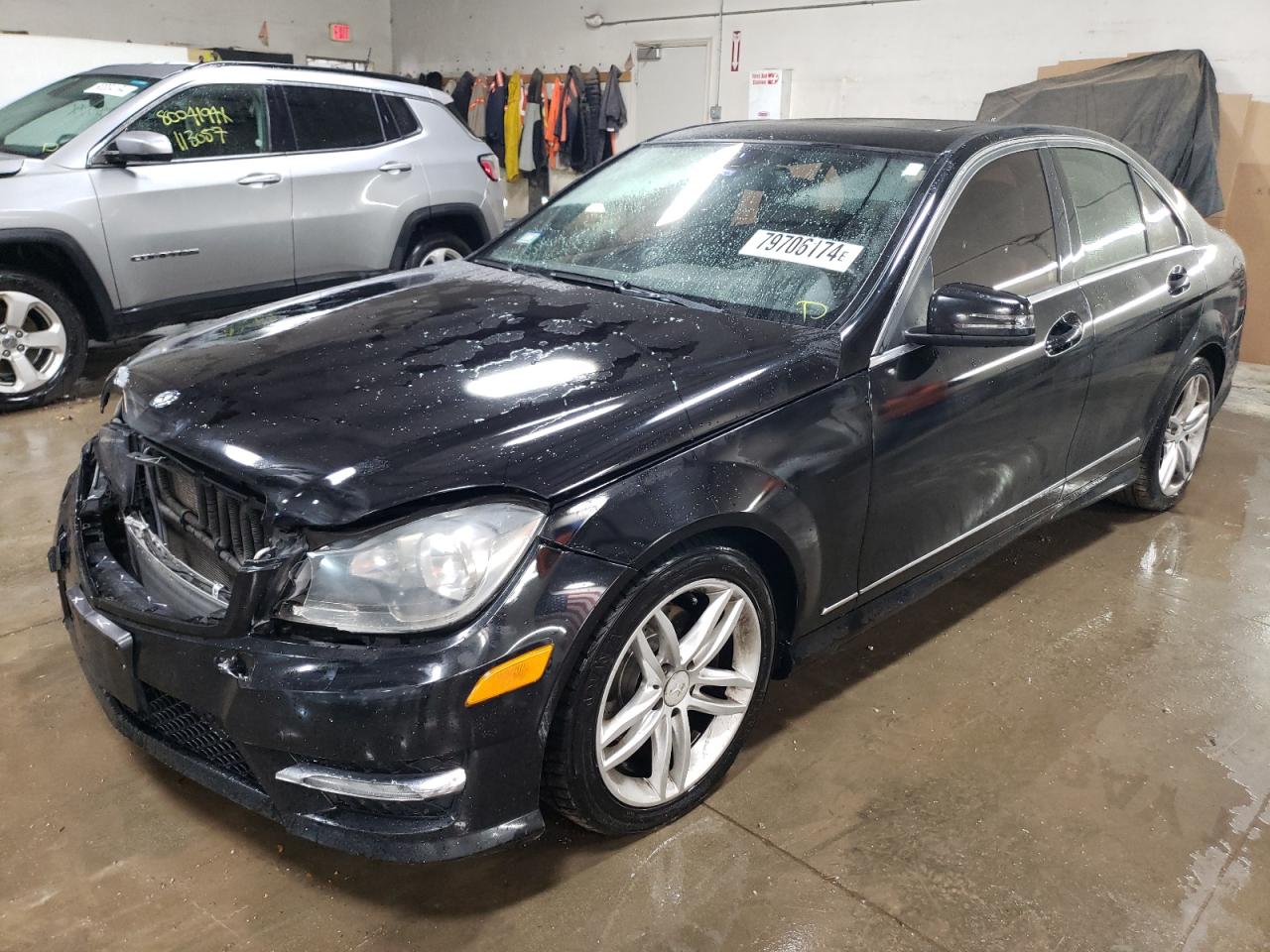 2012 Mercedes-Benz C-klasse VIN WDDGF8BB3CR208261