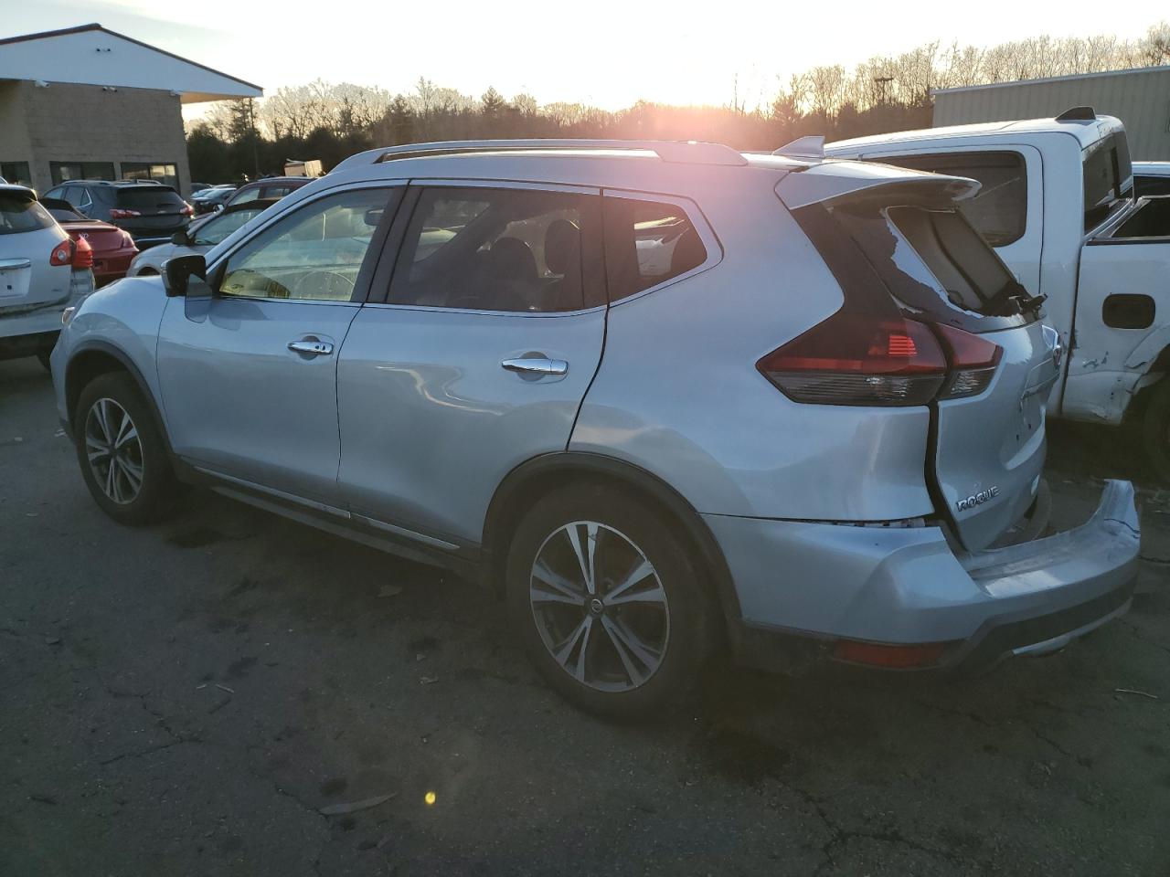 2018 Nissan Rogue VIN 5N1AT2MV1JC733621 Copart auction photo, side / rear end damage thumbnail 2