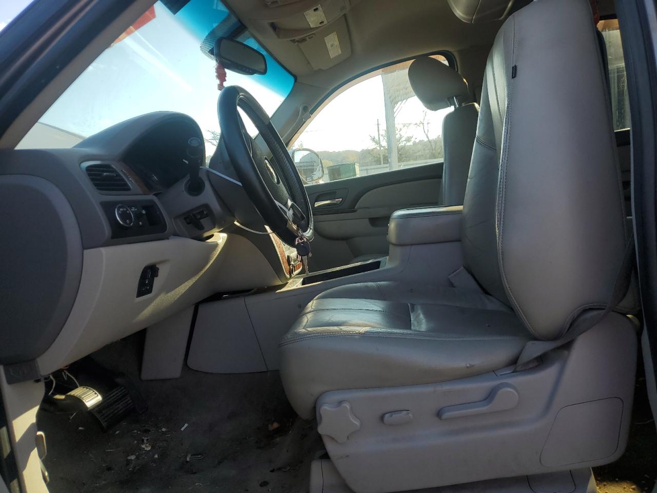 2011 Chevrolet Tahoe VIN 1GNSCBE01BR141038 Copart auction photo, all over damage thumbnail 7