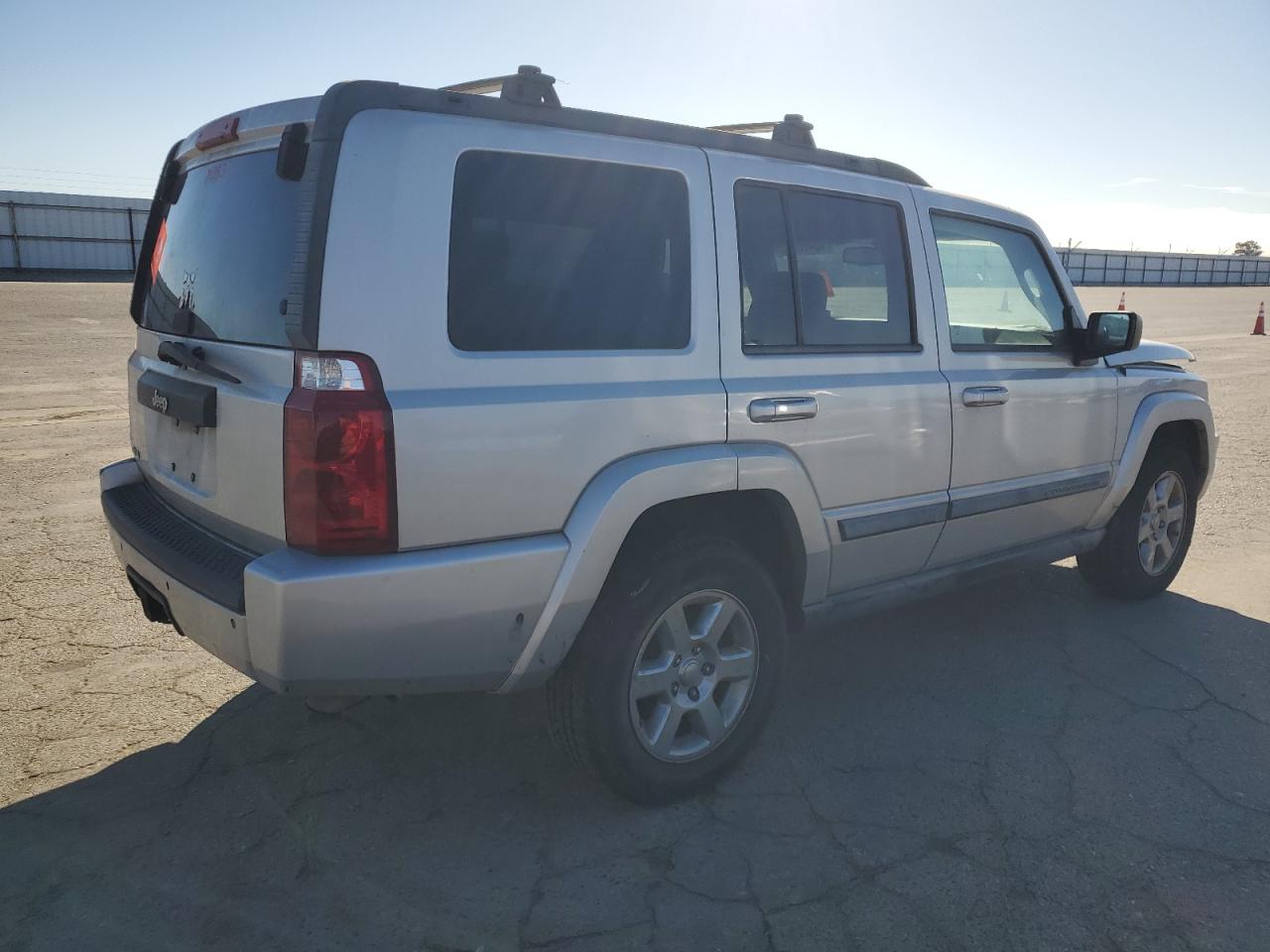 2008 Jeep Commander VIN 1J8HG48N58C186398 Copart auction photo, front end / side damage thumbnail 3