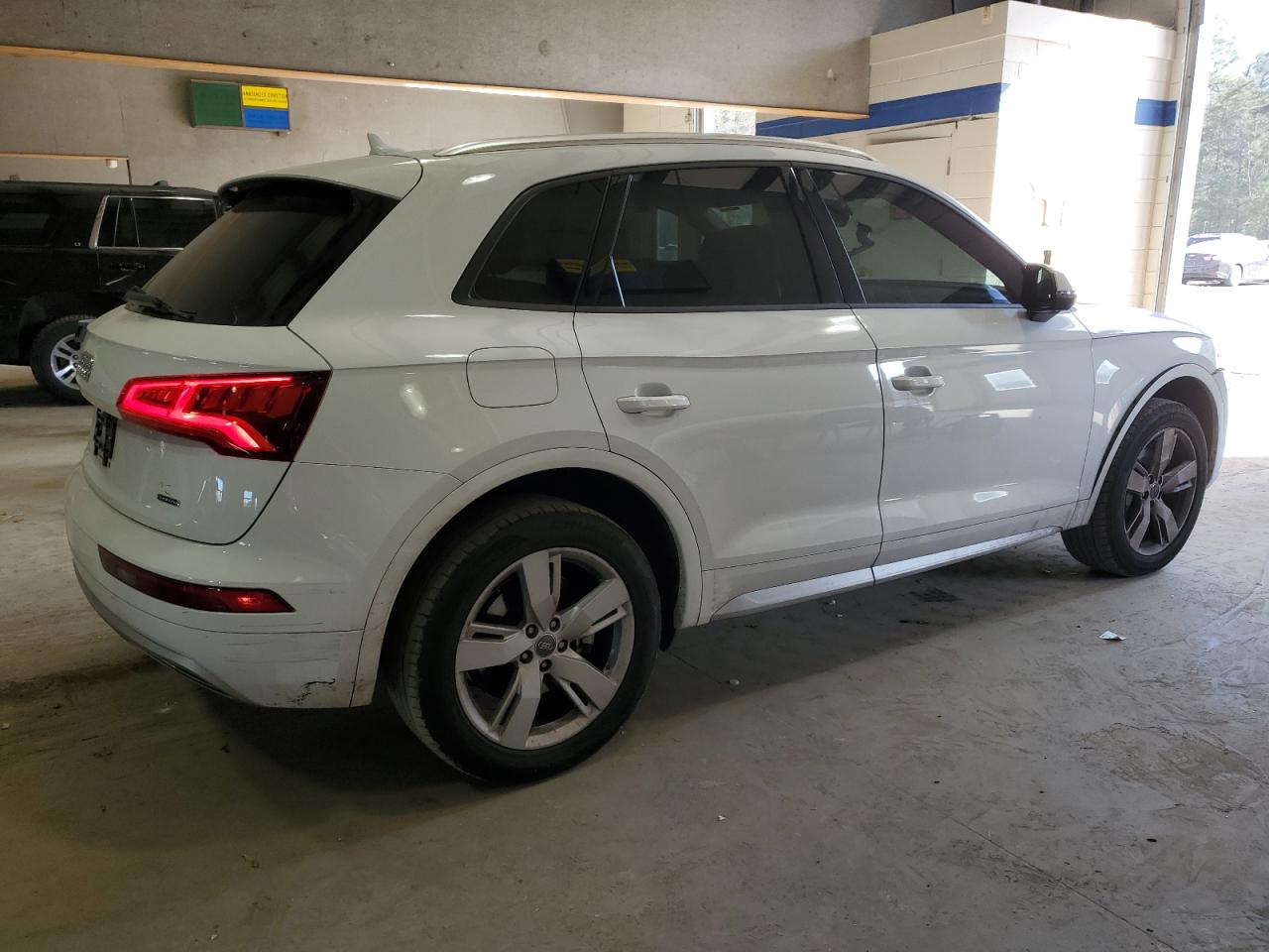 2018 Audi Q5 VIN WA1ANAFY7J2004796 Copart auction photo, front end damage thumbnail 3