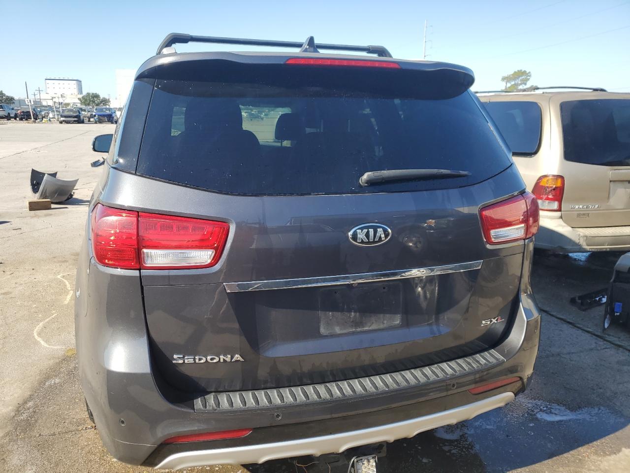 2016 KIA Sedona VIN KNDME5C1XG6118729 Copart auction photo, water/flood damage thumbnail 6