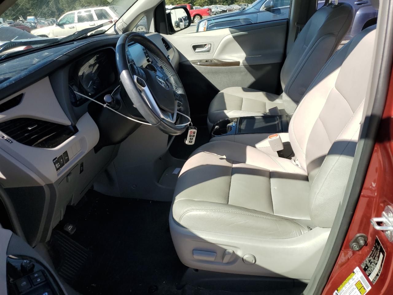 2018 Toyota Sienna VIN 5TDYZ3DC1JS964054 Copart auction photo, front end damage thumbnail 7