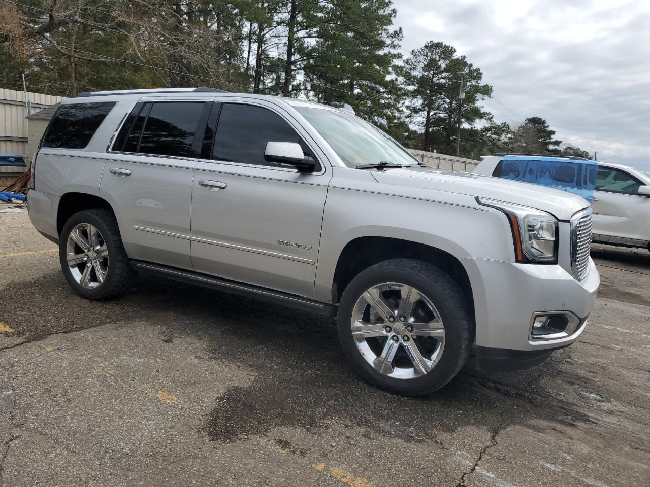 2015 GMC Yukon VIN 1GKS1CKJ0FR663025 Copart auction photo, vandalism damage thumbnail 4