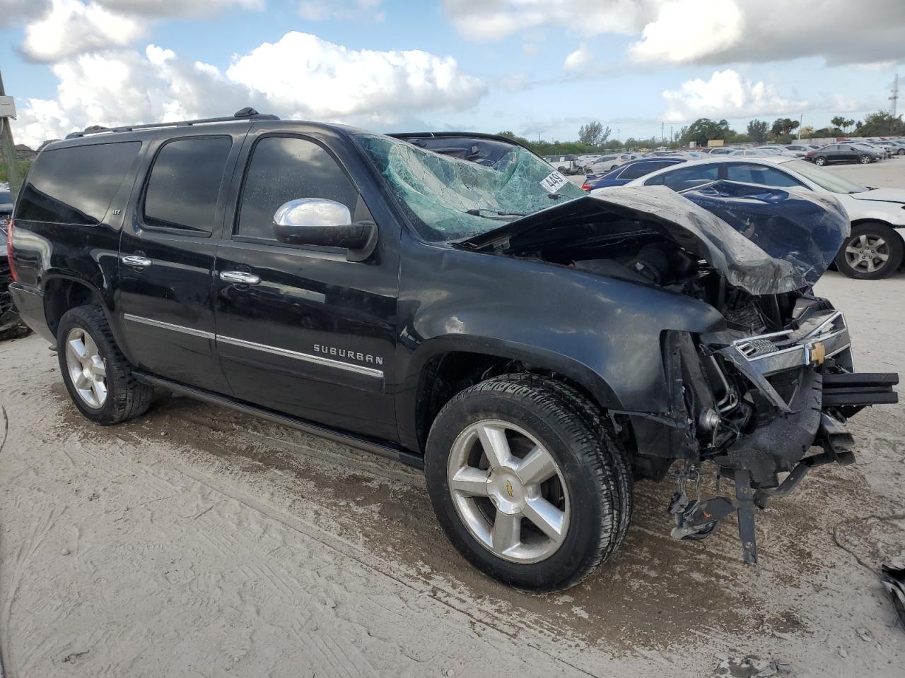 2012 Chevrolet Suburban VIN 1GNSKKE75CR282616 Copart auction photo, front end damage thumbnail 4