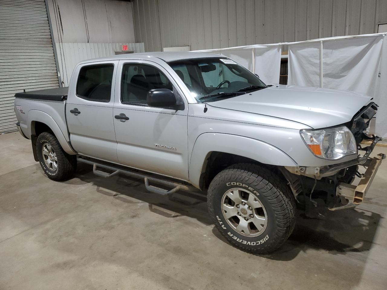 2011 Toyota Tacoma VIN 5TFJU4GN6BX002928 Copart auction photo, front end / minor dent/scratches damage thumbnail 4