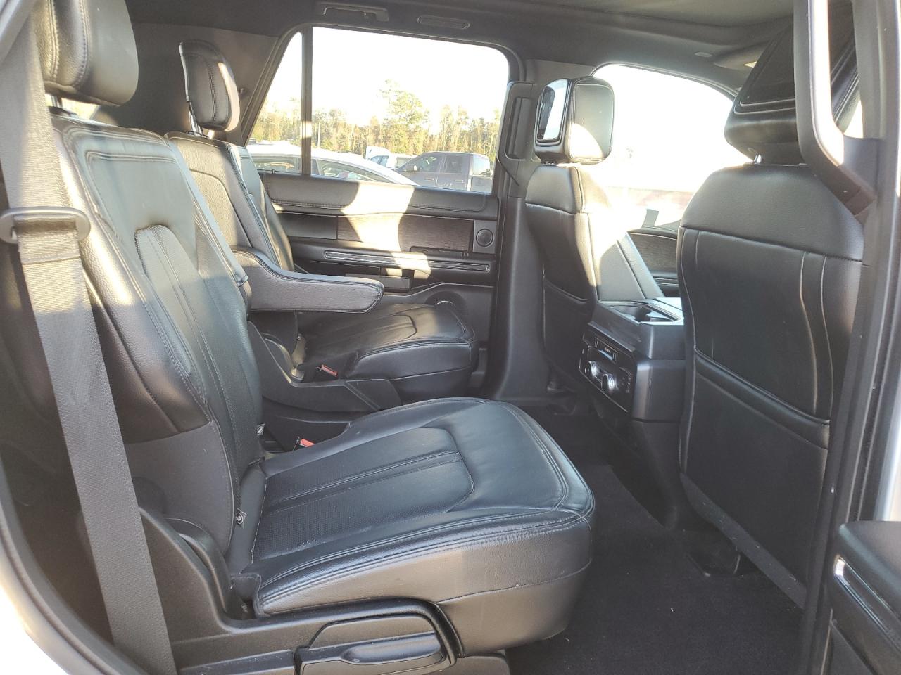 2018 Ford Expedition VIN 1FMJU1KT1JEA57524 Copart auction photo, front end damage thumbnail 11