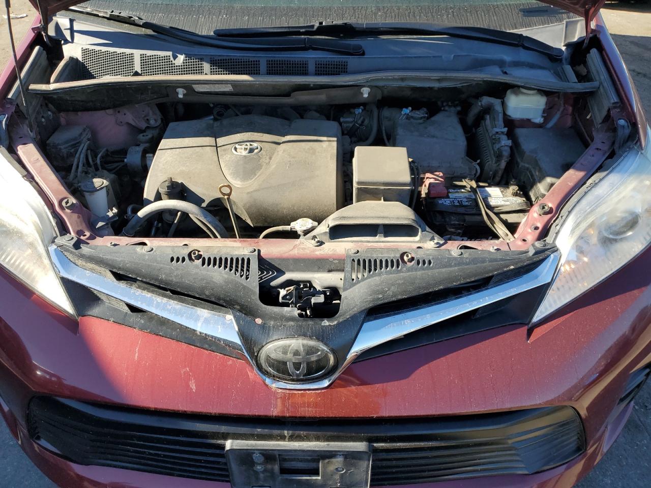 2018 Toyota Sienna VIN 5TDKZ3DC2JS957765 Copart auction photo, rear end damage thumbnail 12