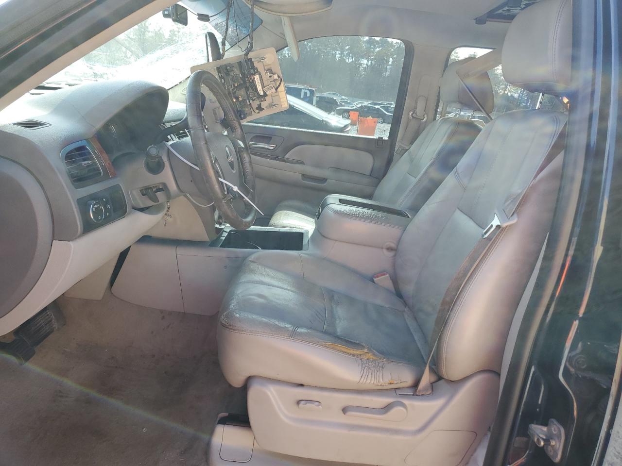 2007 GMC Yukon VIN 1GKFC16097J305052 Copart auction photo, front end / side damage thumbnail 7