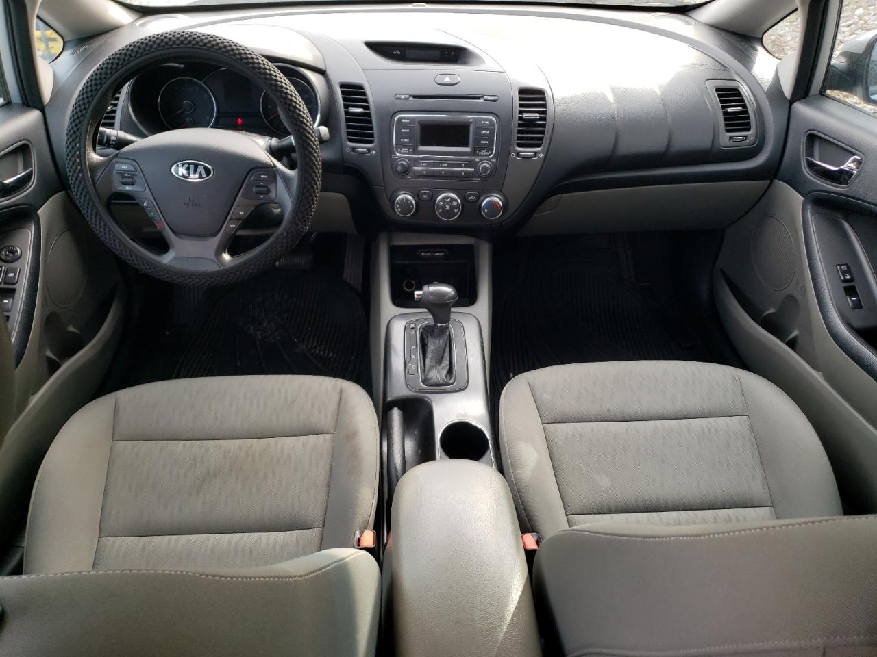2015 KIA Forte VIN KNAFK4A60F5406013 Copart auction photo, rear end / minor dent/scratches damage thumbnail 8