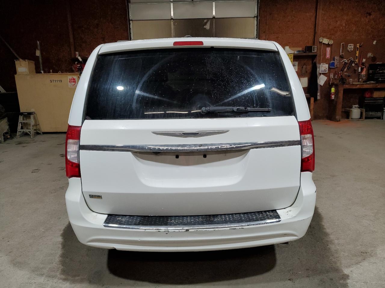 2016 Chrysler Town & Country VIN 2C4RC1BG4GR212642 Copart auction photo, front end damage thumbnail 6