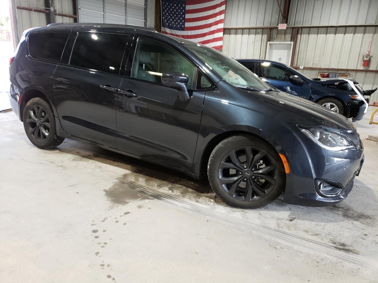 2020 Chrysler Pacifica VIN 2C4RC1BG1LR278723 Copart auction photo, front end / side damage thumbnail 4
