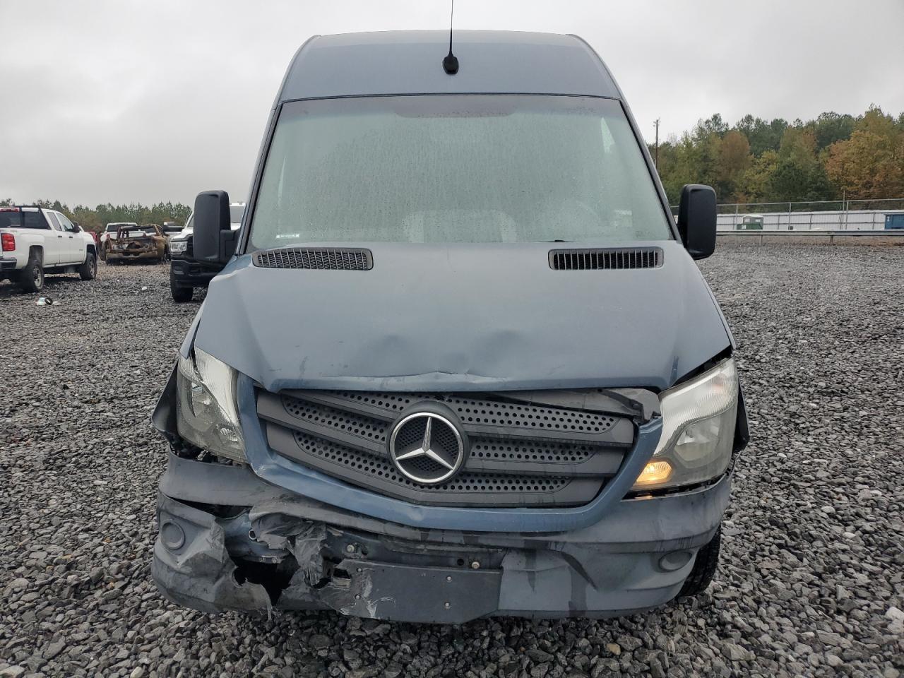 2018 Mercedes-Benz Sprinter VIN WD3PE7CD1JP635545 Copart auction photo, front end damage thumbnail 5