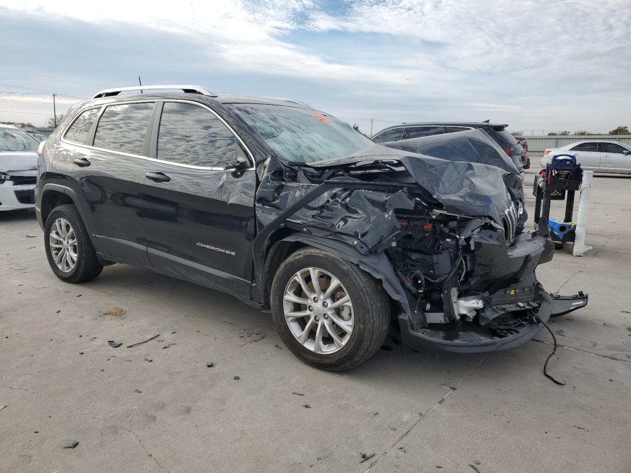 2019 Jeep Grand Cherokee VIN 1C4PJLCX8KD286097 Copart auction photo, front end damage thumbnail 4