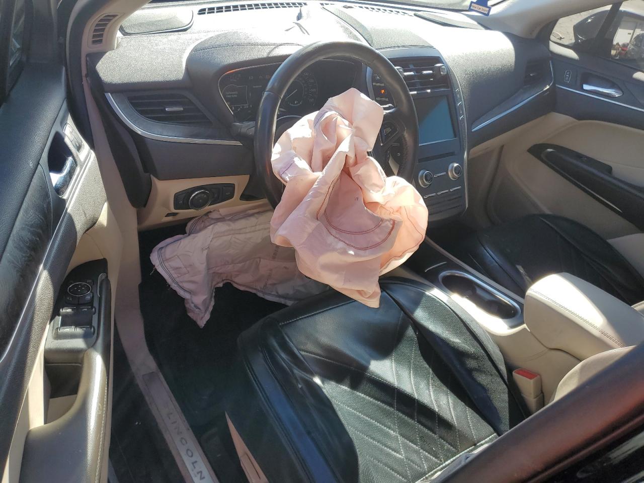 2019 Lincoln MKC VIN 5LMTJ3DH4KUL48853 Copart auction photo, front end / side damage thumbnail 8