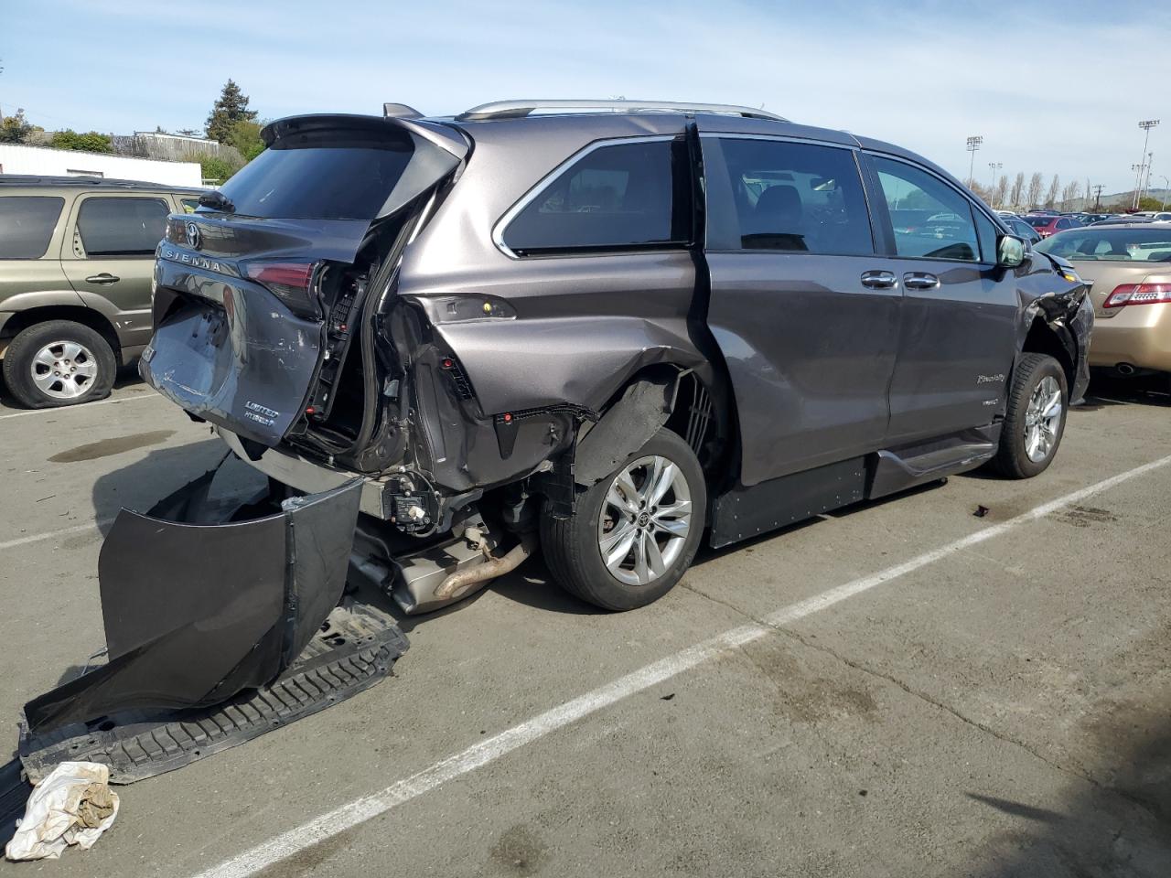 2021 Toyota Sienna VIN 5TDZRKEC6MS063280 Copart auction photo, all over damage thumbnail 3
