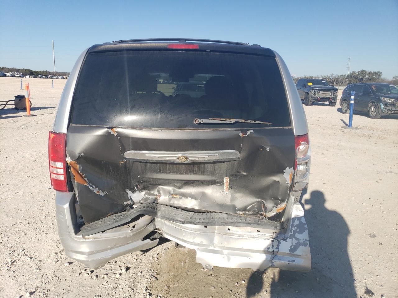 2008 Chrysler Town & Country VIN 2A8HR54P08R650759 Copart auction photo, rear end / front end damage thumbnail 6