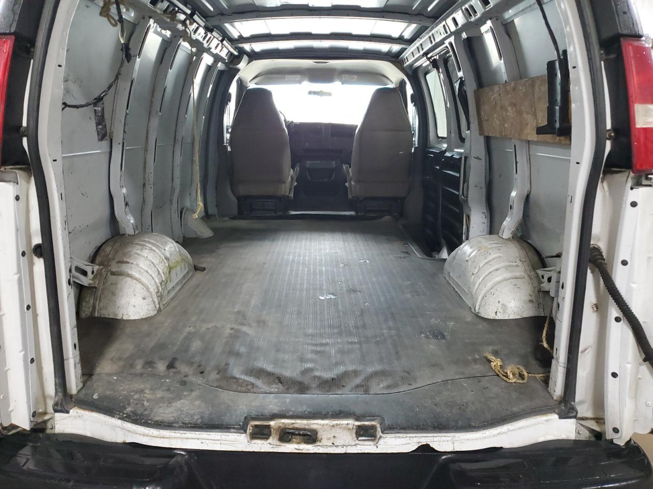 2005 Chevrolet Express VIN 1GCGG25V851121970 Copart auction photo, front end / side damage thumbnail 10