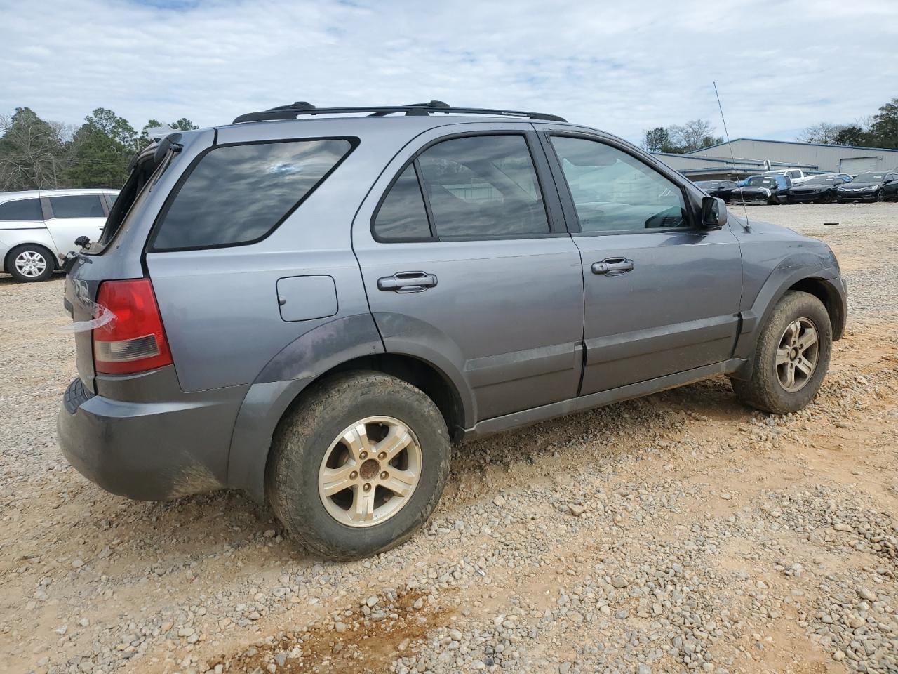 2005 KIA Sorento VIN KNDJD733055403932 Copart auction photo, rear end damage thumbnail 3