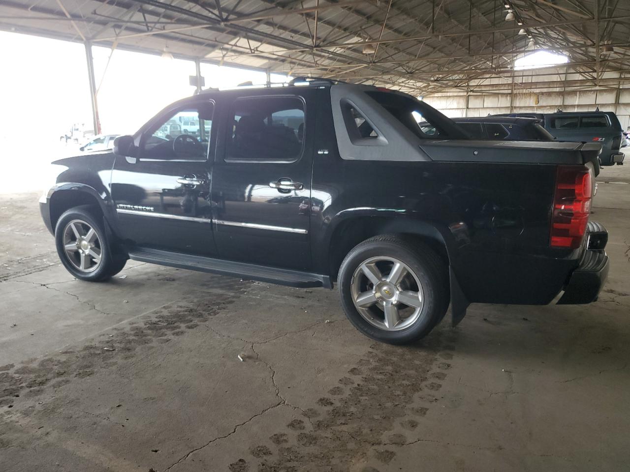 2009 Chevrolet Avalanche VIN 3GNFK32069G156126 Copart auction photo, normal wear / minor dent/scratches damage thumbnail 2