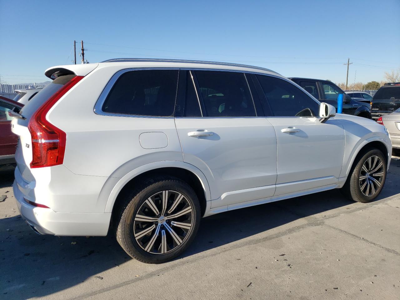 2020 Volvo XC90 VIN YV4102PK9L1535721 Copart auction photo, side / rear end damage thumbnail 3