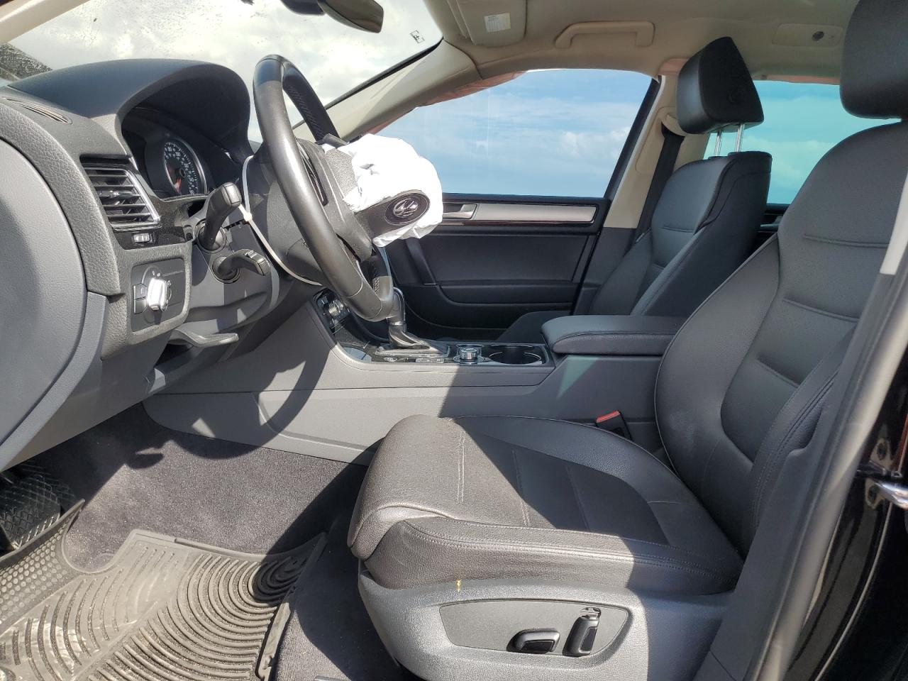 2017 Volkswagen Touareg VIN WVGEF7BP2HD000699 Copart auction photo, front end / mechanical damage thumbnail 7