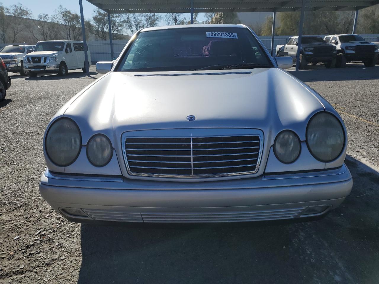 1998 Mercedes-Benz E-klasse VIN WDBJF82FXWX002582 Copart auction photo, side damage thumbnail 5