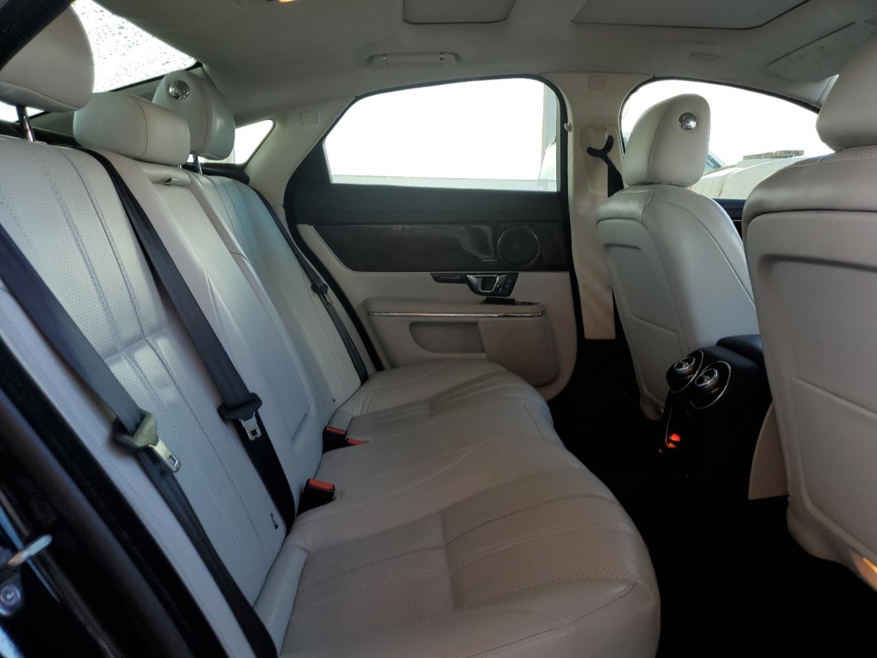 2015 Jaguar XJ VIN SAJWA1CZXF8V81218 Copart auction photo, rear end / minor dent/scratches damage thumbnail 10