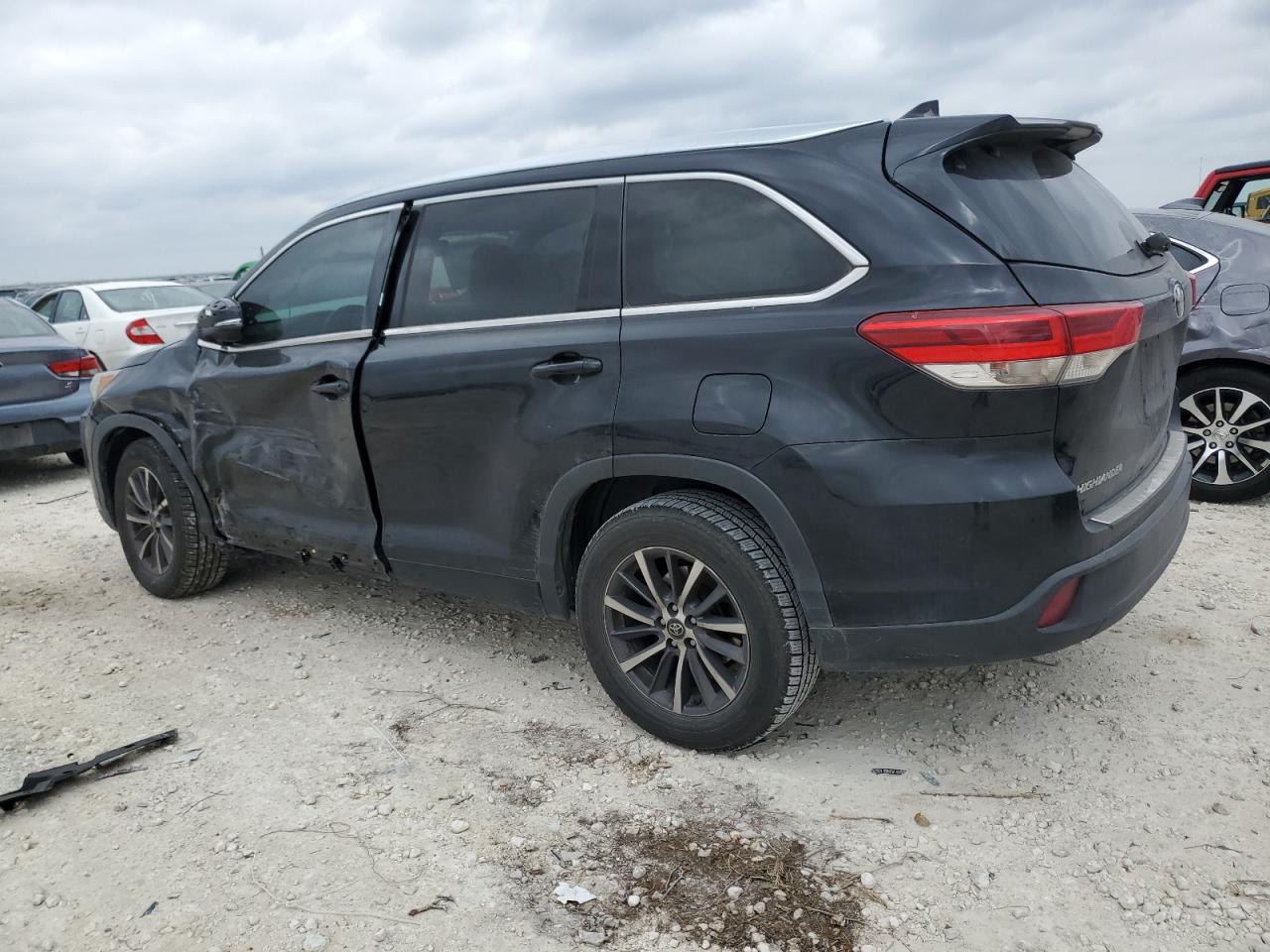 2017 Toyota Highlander VIN 5TDKZRFH4HS525894 Copart auction photo, side / front end damage thumbnail 2