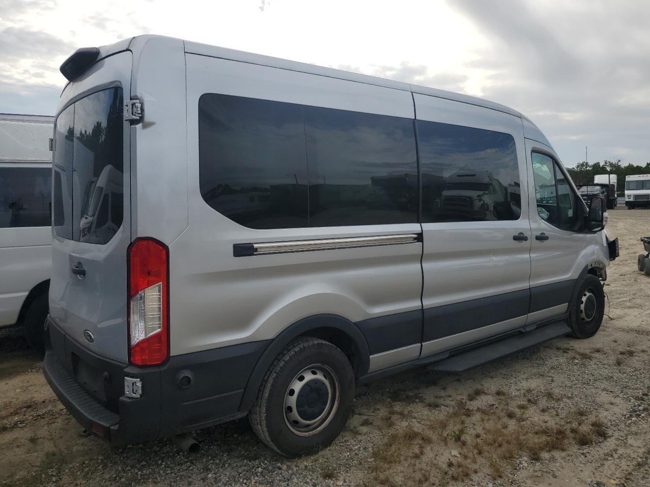 2020 Ford Transit VIN 1FBAX2C88LKA22600 Copart auction photo, front end / side damage thumbnail 3