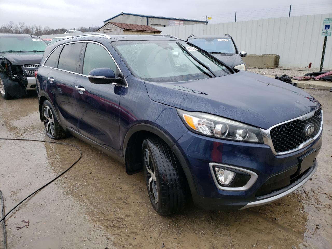 2018 KIA Sorento VIN 5XYPH4A57JG420147 Copart auction photo, side / rear end damage thumbnail 4