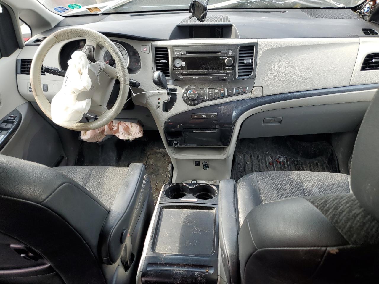 2011 Toyota Sienna VIN 5TDXK3DC6BS071217 Copart auction photo, front end damage thumbnail 8