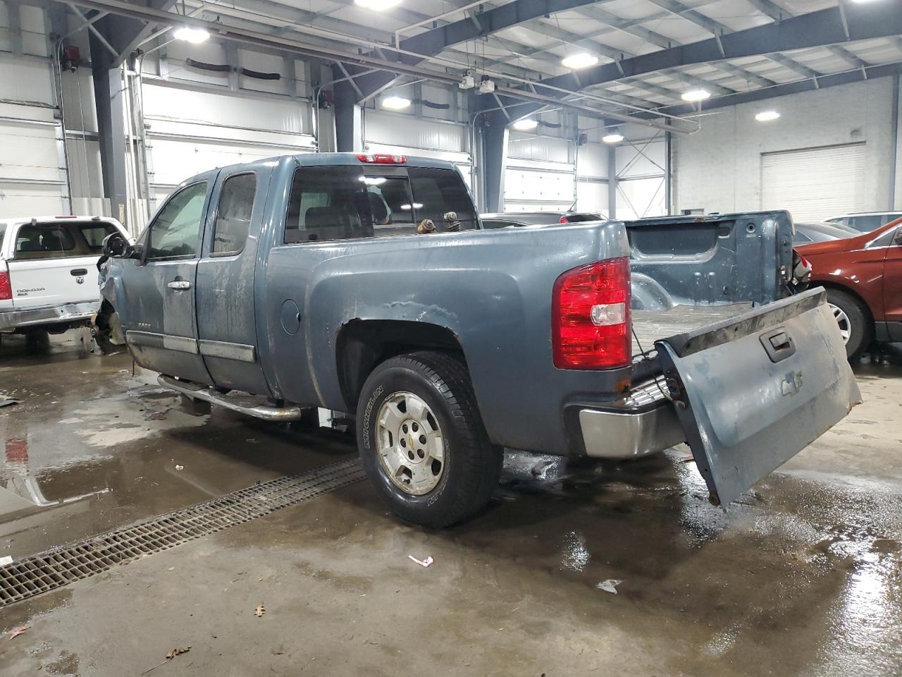 2010 Chevrolet Silverado VIN 1GCSKSE39AZ164894 Copart auction photo, all over damage thumbnail 2
