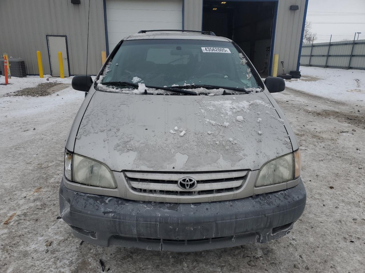 2002 Toyota Sienna VIN 4T3ZF13C92U417407 Copart auction photo, rear end damage thumbnail 5