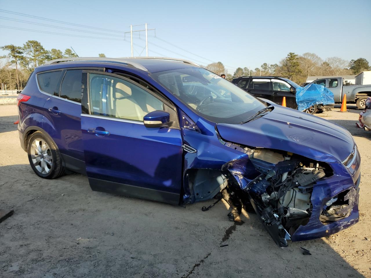 2016 Ford Escape VIN 1FMCU0J9XGUC26575 Copart auction photo, front end / side damage thumbnail 4