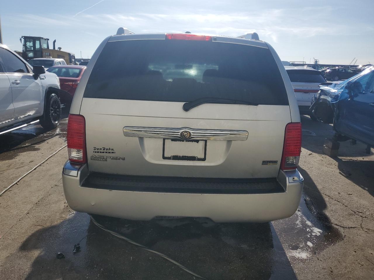 2008 Chrysler Aspen VIN 1A8HX58NX8F145589 Copart auction photo, side / front end damage thumbnail 6