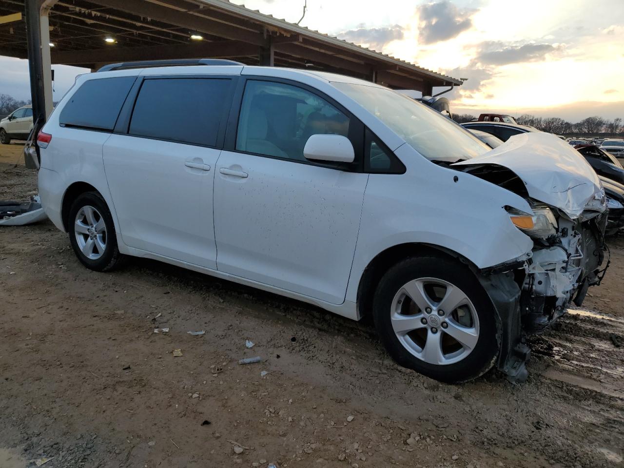 2014 Toyota Sienna VIN 5TDKK3DC5ES447596 Copart auction photo, front end damage thumbnail 4