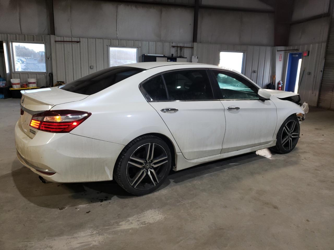 2017 Honda Accord VIN 1HGCR2F11HA054655 Copart auction photo, front end damage thumbnail 3