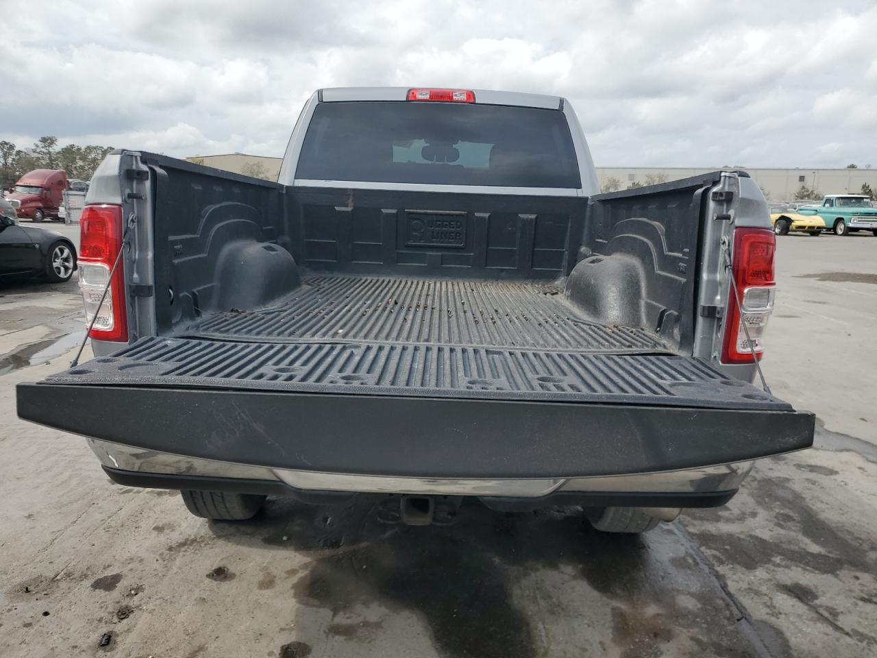 2022 RAM 2500 VIN 3C6UR5DL9NG365411 Copart auction photo, side / rear end damage thumbnail 6