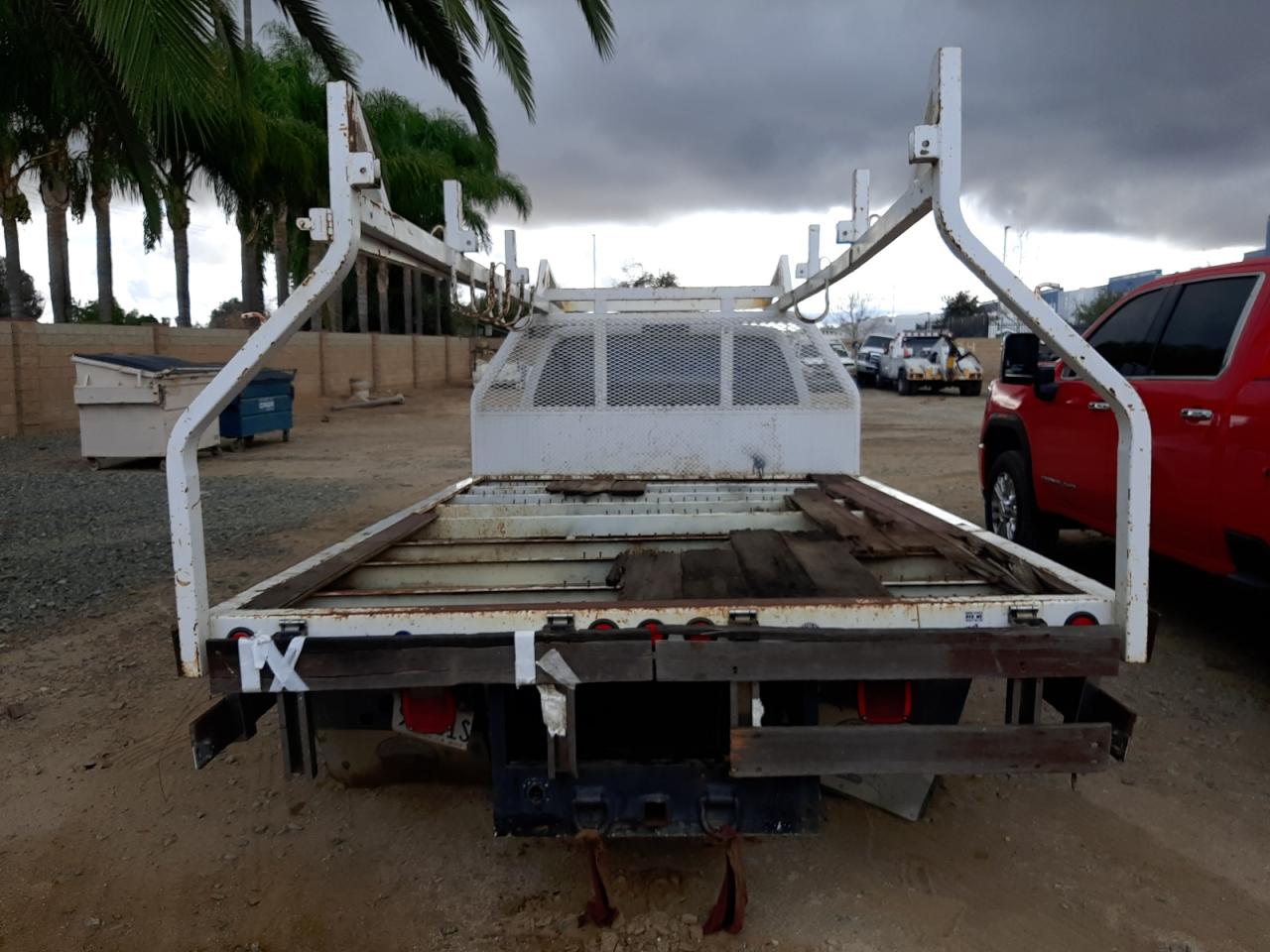 2006 Ford F350 VIN 1FDWF36P56EA71720 Copart auction photo, stripped damage thumbnail 6