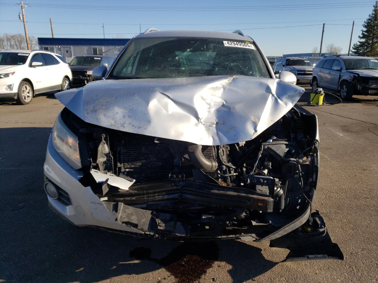 2016 Volkswagen Tiguan VIN WVGBV7AX9GW082750 Copart auction photo, front end damage thumbnail 5