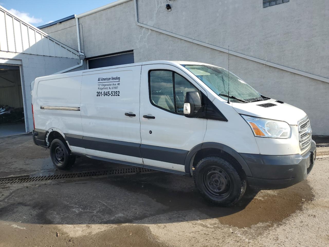 2015 Ford Transit VIN 1FTYR2YM4FKA96157 Copart auction photo, side / rear end damage thumbnail 4