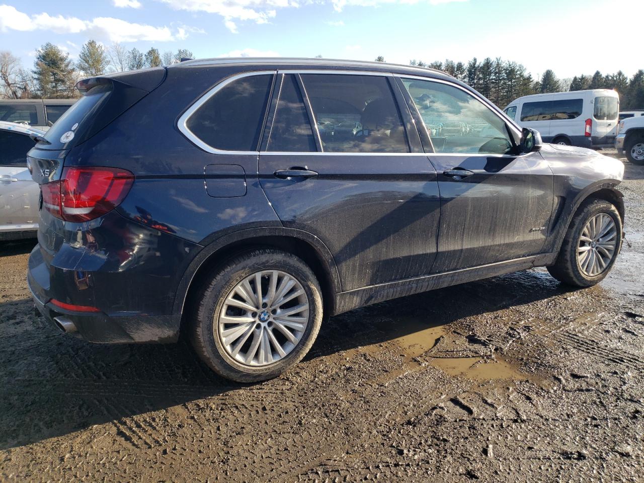 2016 BMW X5 VIN 5UXKR0C59G0S89099 Copart auction photo, front end / minor dent/scratches damage thumbnail 3
