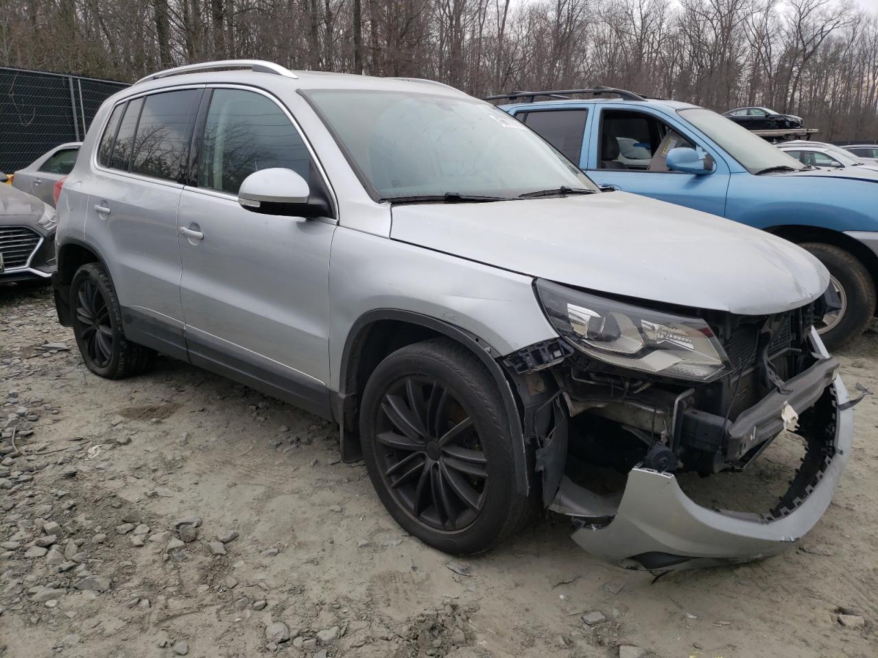 2016 Volkswagen Tiguan VIN WVGBV7AX2GW607339 Copart auction photo, front end damage thumbnail 4