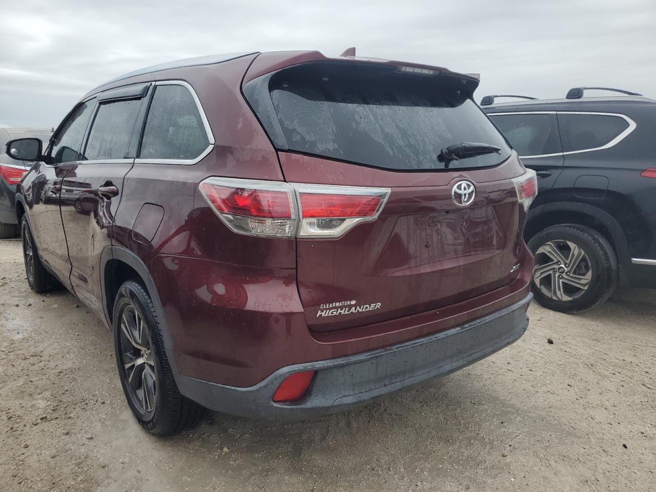 2016 Toyota Highlander VIN 5TDKKRFH5GS139519 Copart auction photo, water/flood damage thumbnail 2