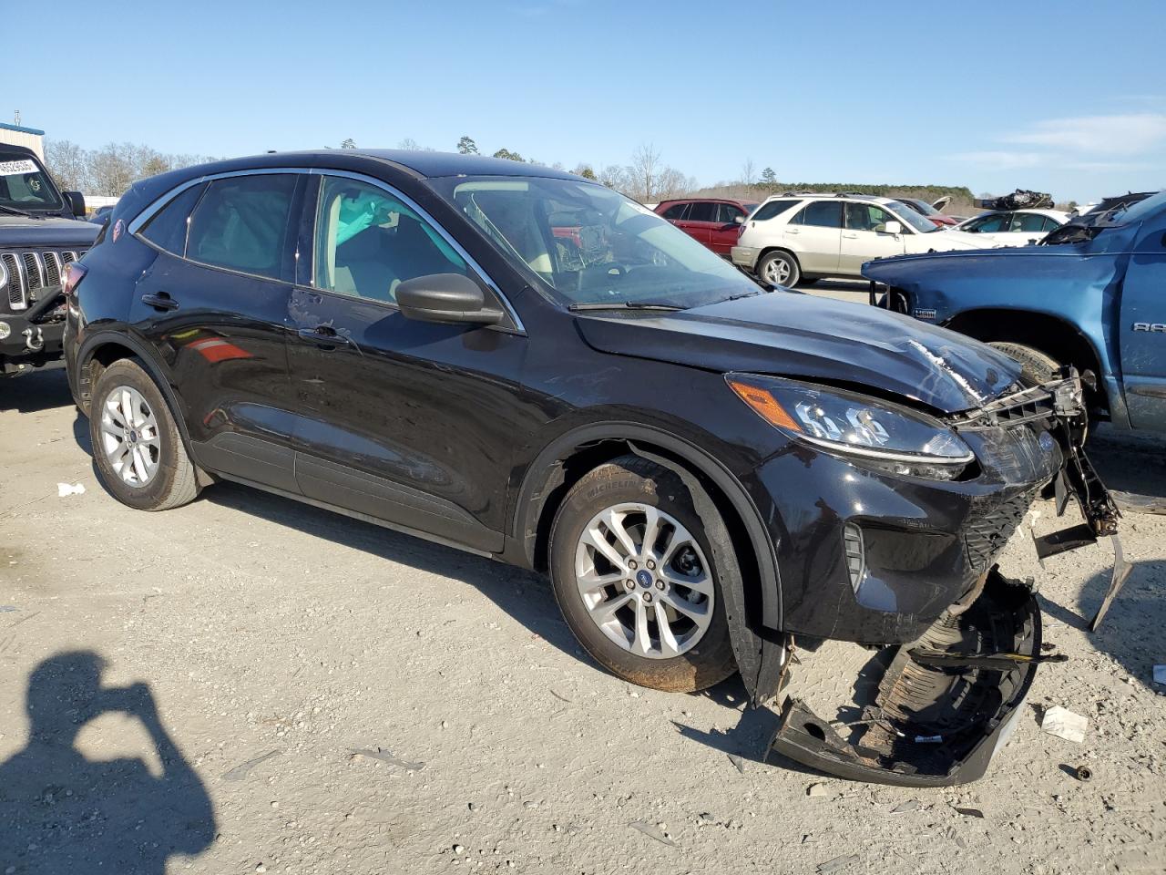 2022 Ford Escape VIN 1FMCU0G61NUB15035 Copart auction photo, front end / side damage thumbnail 4
