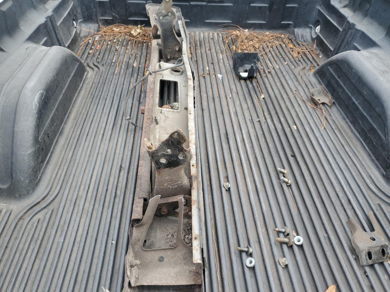 2001 Chevrolet Silverado VIN 2GCEC19V211217590 Copart auction photo, side / rear end damage thumbnail 12