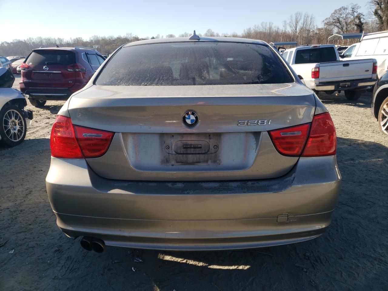 2009 BMW 3er VIN WBAPH735X9A173648 Copart auction photo, front end / side damage thumbnail 6